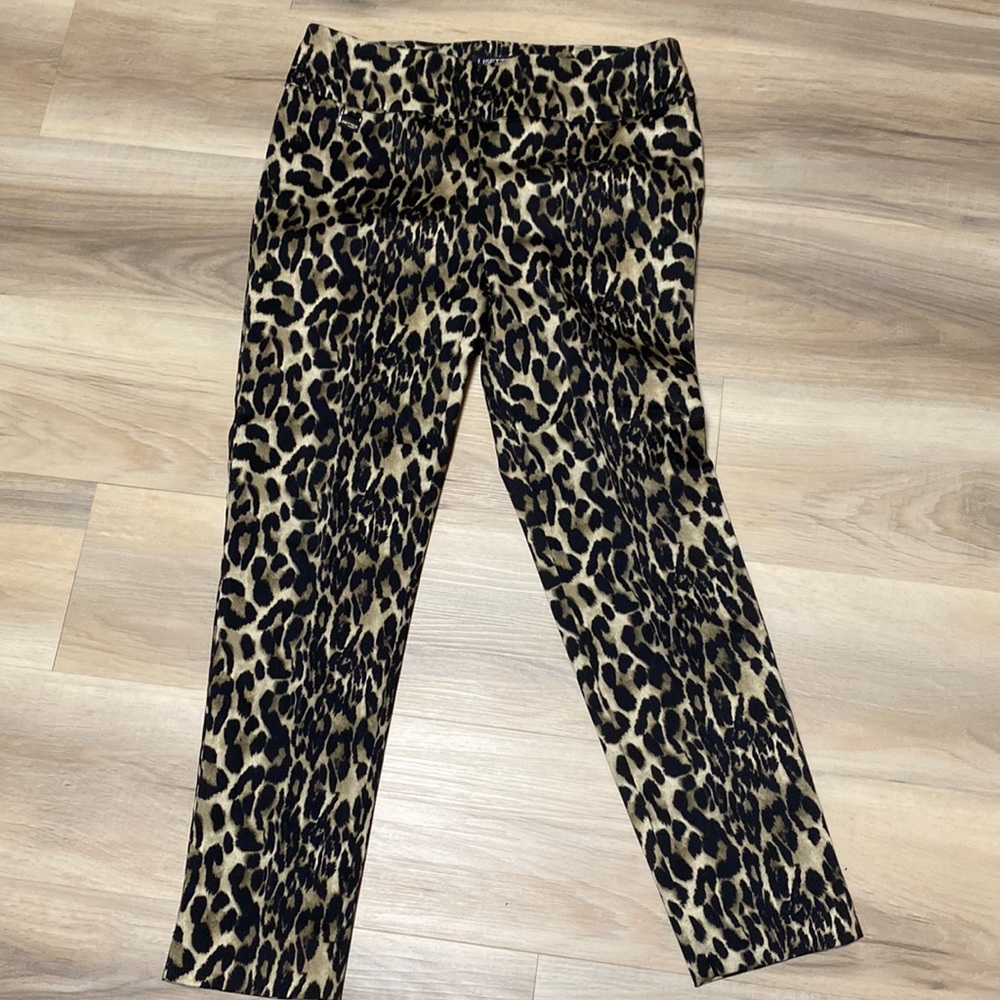 Lisette L pull on ankle pant. 26” inseam.  Like new